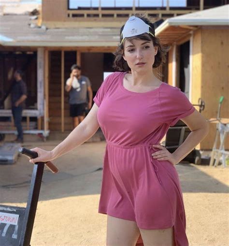 In 20016, Milana Vayntrub had a courting with the well-known singer, however they didn't closing long. Her loss of a romantic courting doesn't suggest she isn't a warm chick. Perhaps, Milana Vayntrub is a hectic individual who makes a speciality of her career.